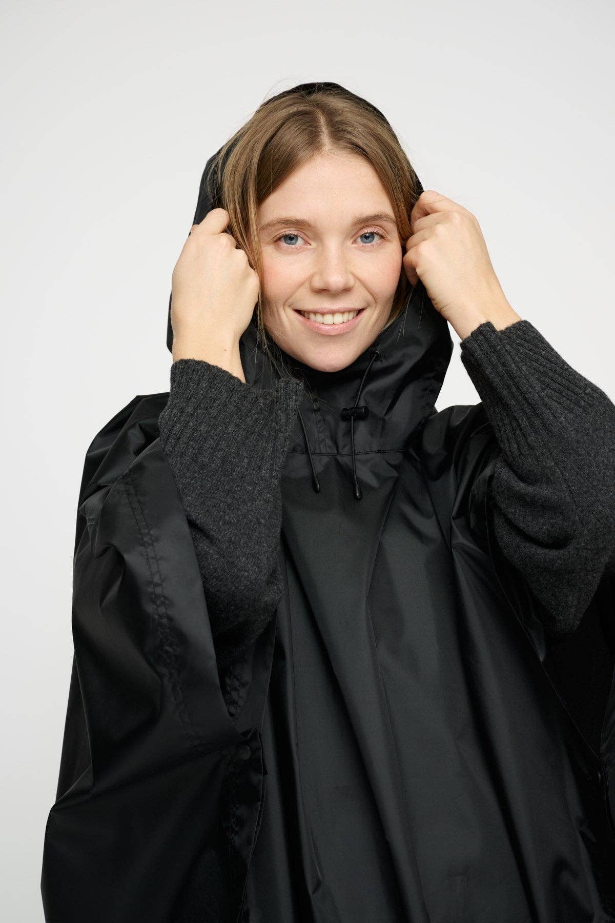 Let It Rain Poncho – Unisex - stijlvol en duurzaam droog blijven
