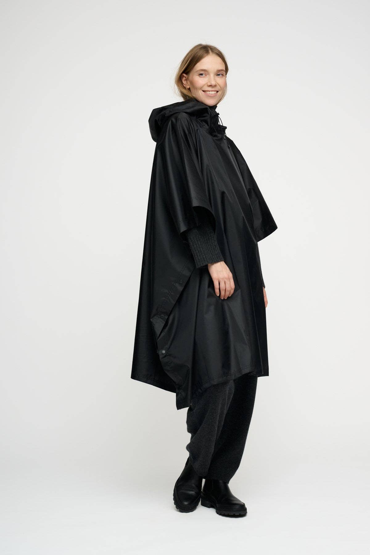 Let It Rain Poncho – Unisex - stijlvol en duurzaam droog blijven