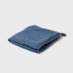 Biologische mousseline babyhanddoek met capuchon – indigo