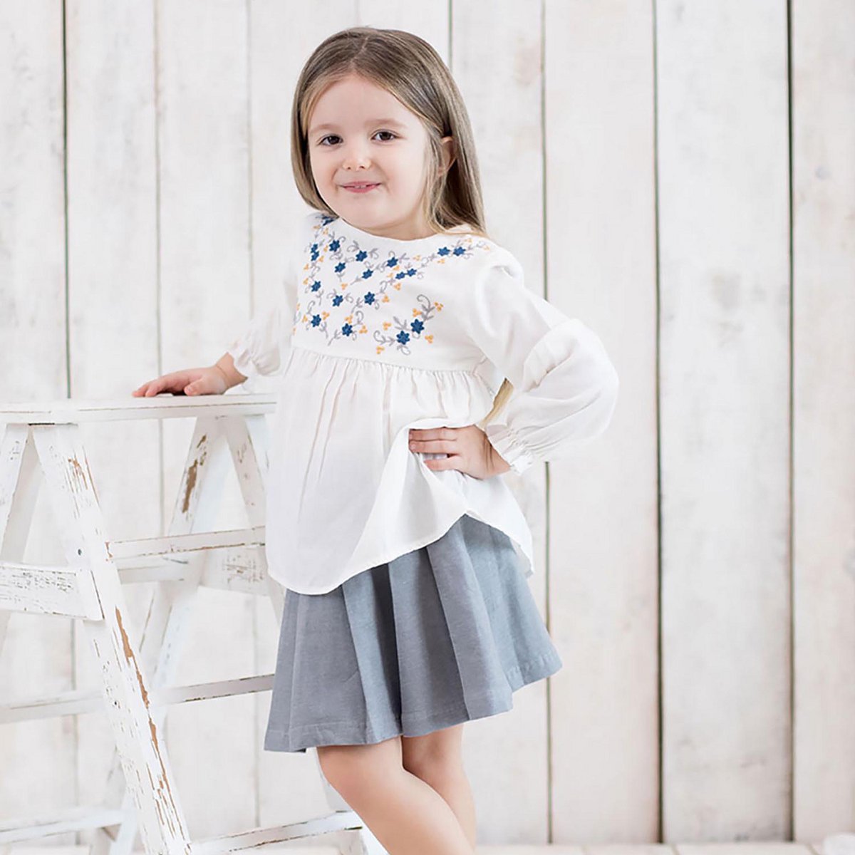 Biologische Vual Babymeisjestuniek met Borduursel – Wit