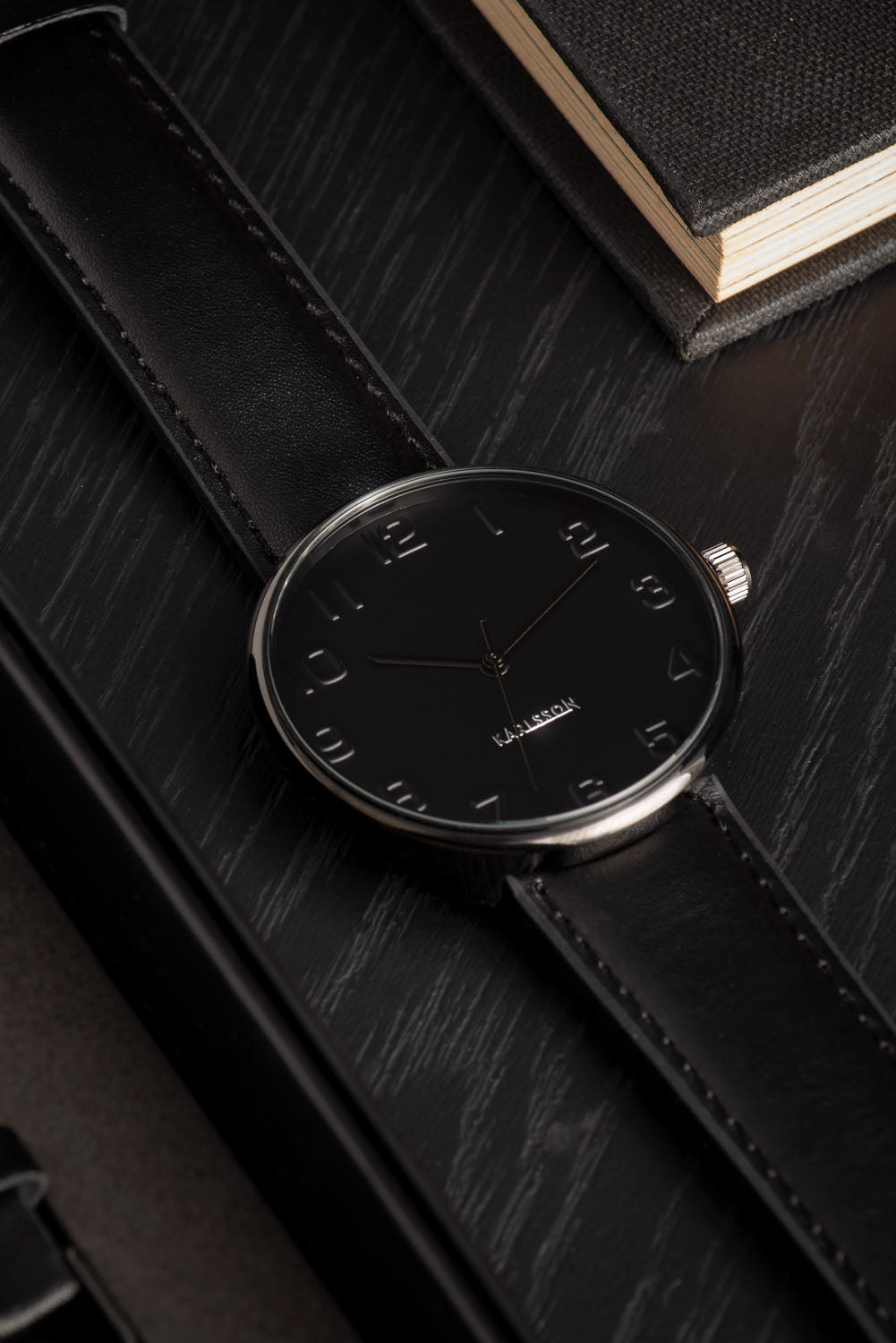 Strakke herenhorloge van Karlsson - Mr. Black Steel – Tijdloos minimalisme