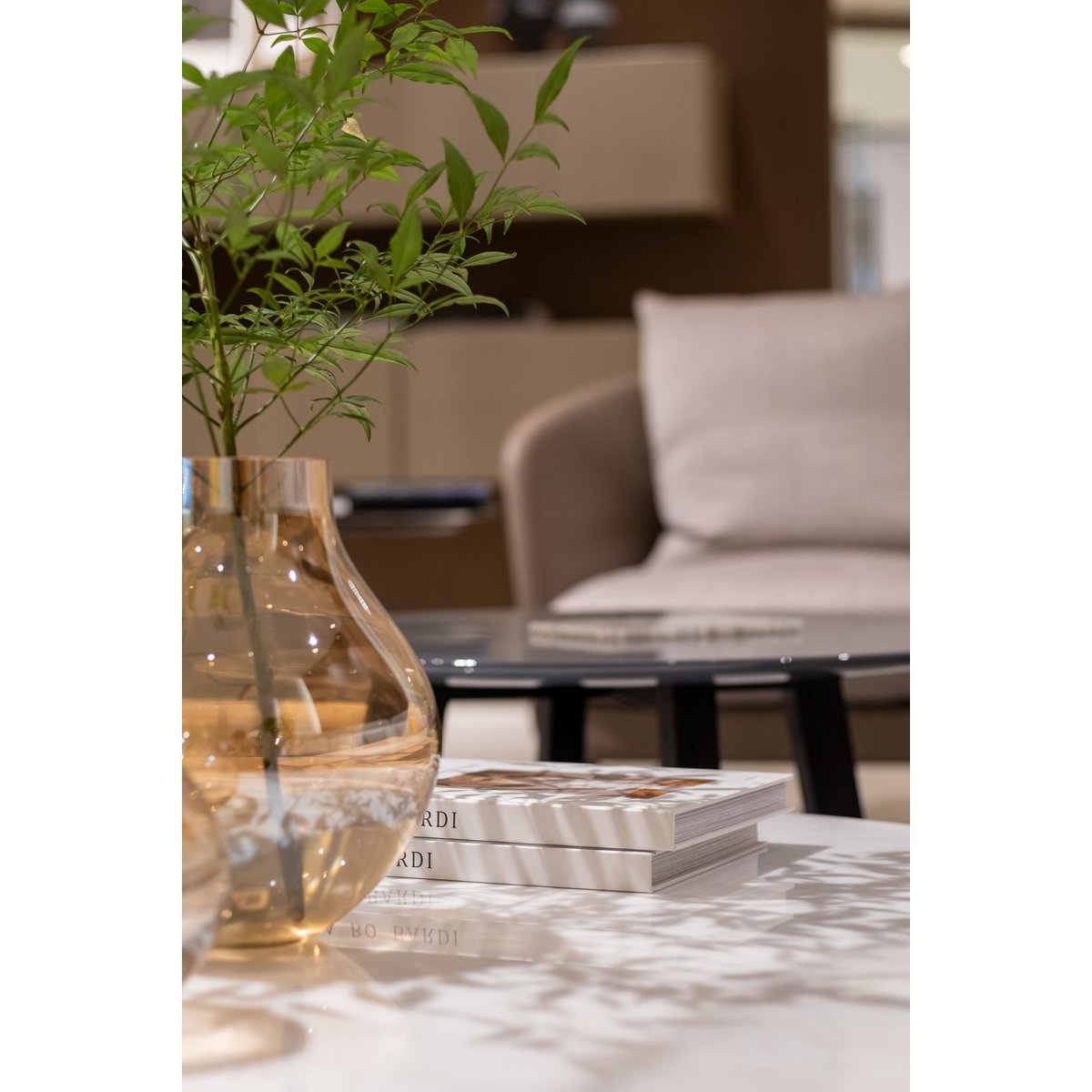 Luxe Glazen Designvaas ENVIE 26 – Oker / Licht Amber | Tijdloze Elegantie