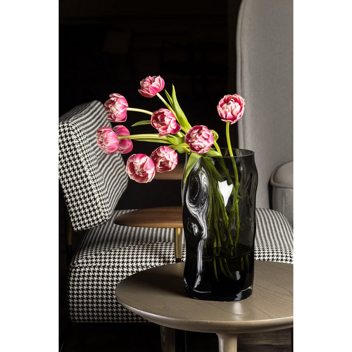 Hoge Cilindrische Vaas ABUJA 30 – Donkergrijs | Robuust & Natuurlijk Design