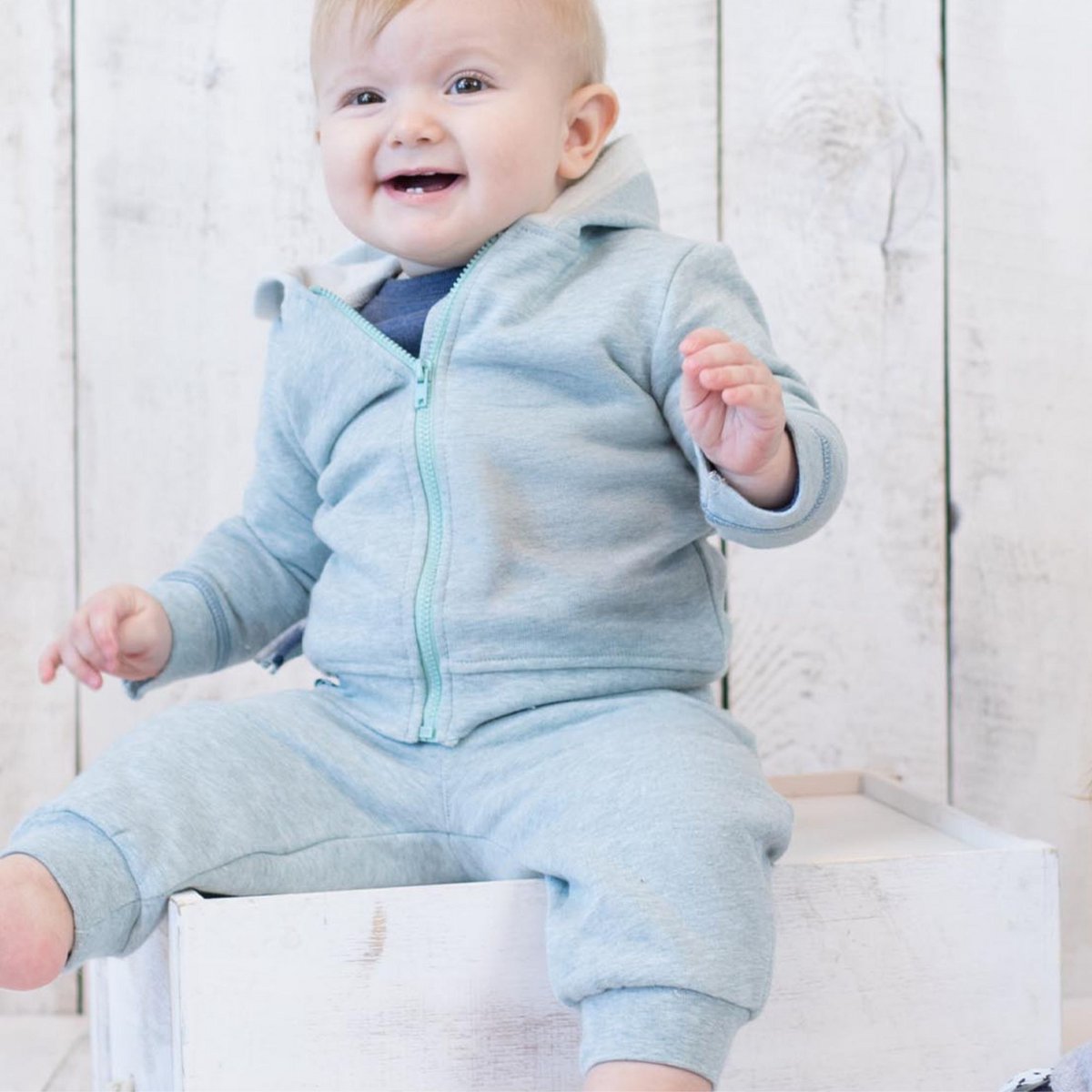 Biologisch babyjack met capuchon – aqua melange