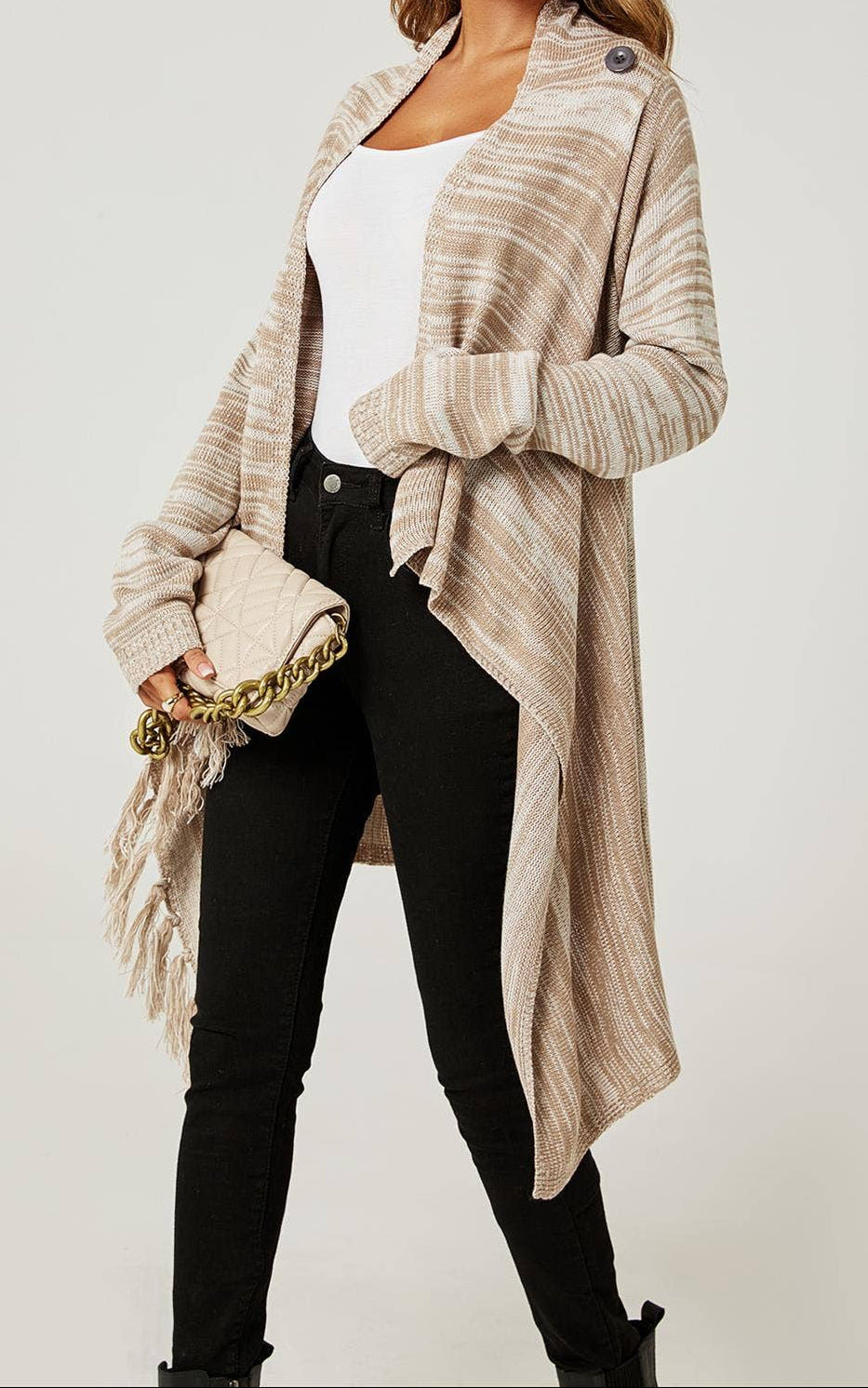 Luxe gebreid damesvest met franjes en knoopdetail – Taupe & beige