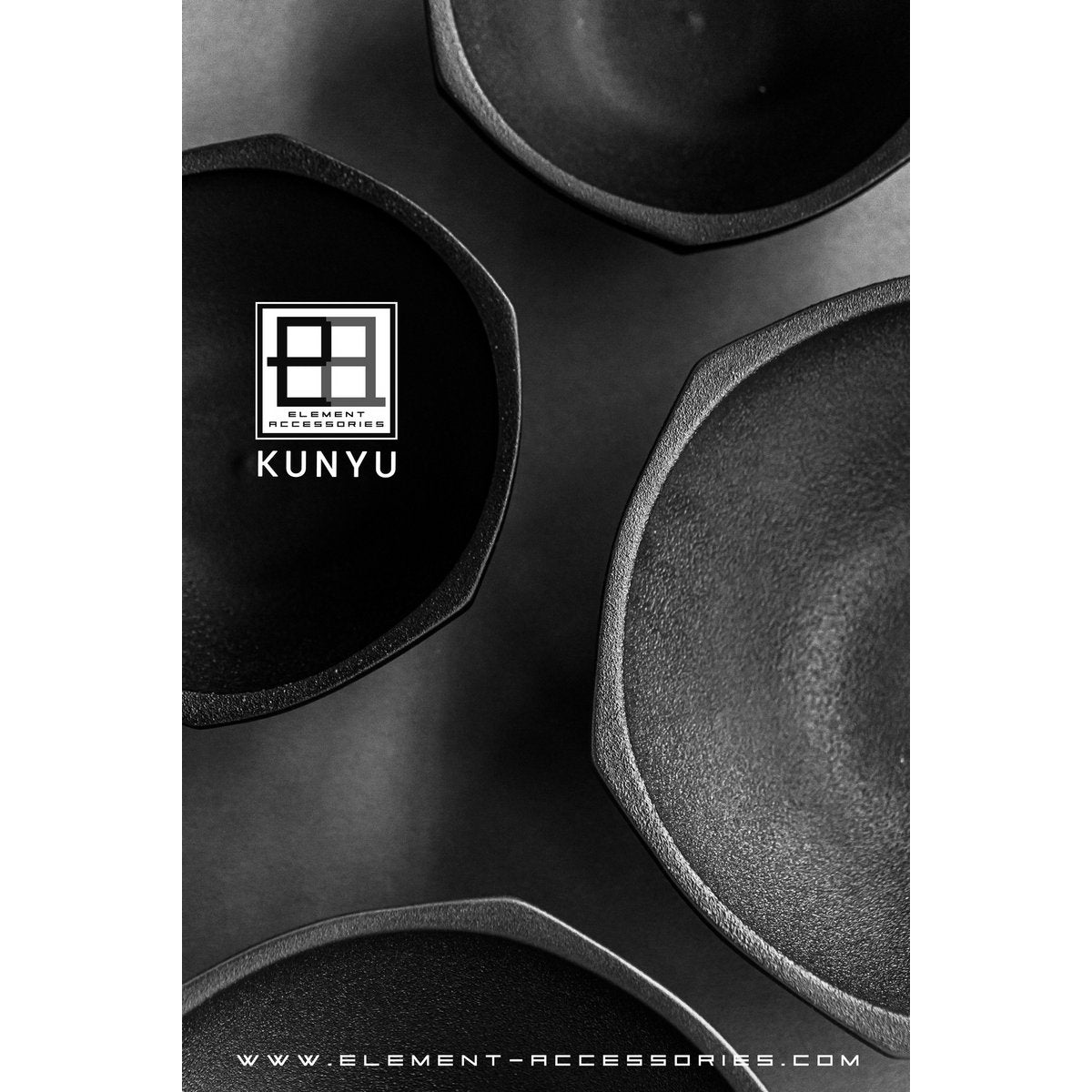 Designkom KUNYU 22 – Zwart | Geometrische Perfectie & Tactiel Design