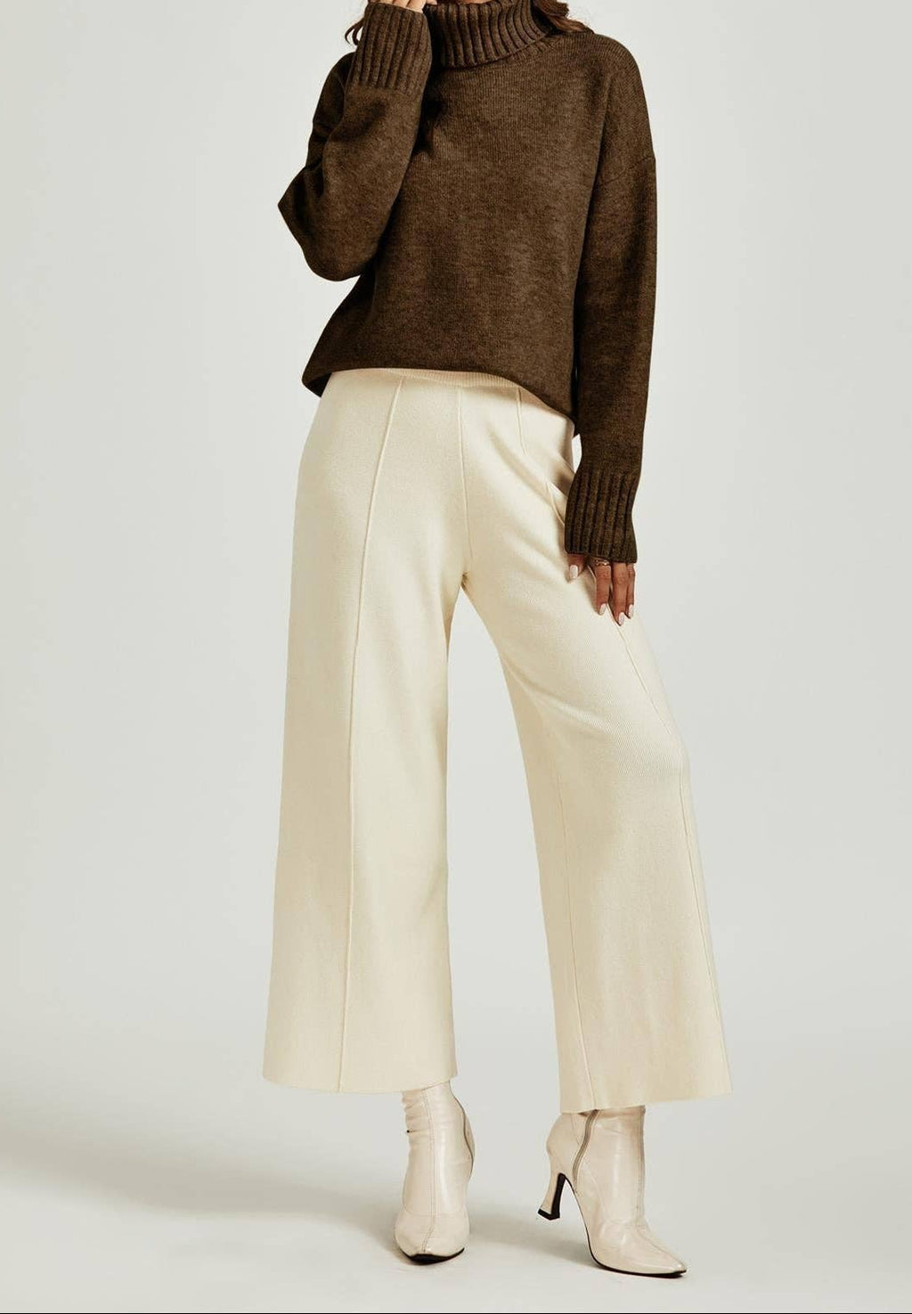 Verfijnde damestrui met hoge hals – Bruin wolmix