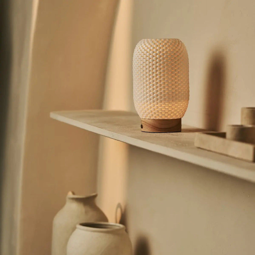 Aurora Lichtbruine Houten Snoerloze Tafellamp | 3D-geprint porselein, dimbaar & tot 100 uur batterijduur