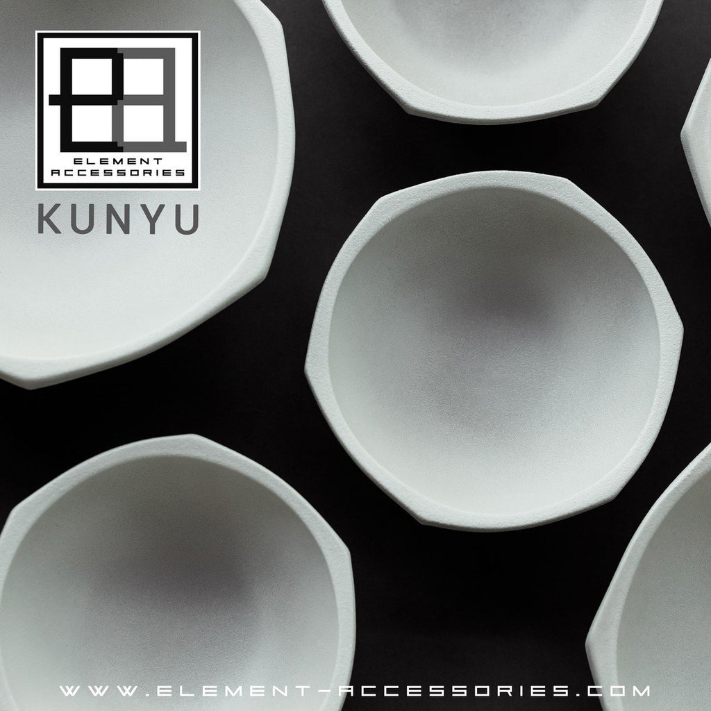 Designkom KUNYU 22 – Zwart | Geometrische Perfectie & Tactiel Design