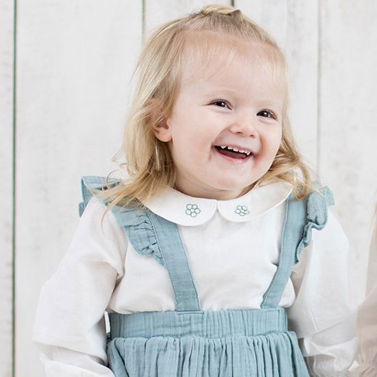 Organic Vual Babymeisjesblouse met Peter Pan-kraag & Borduursel – Wit