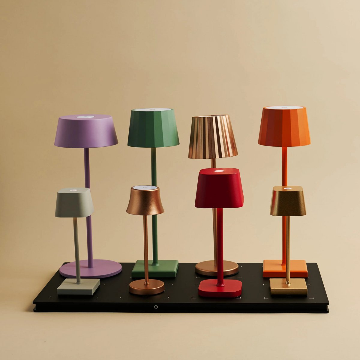 Professionele Combiset – 8 Grijze Tafellampen met Oplaadstation