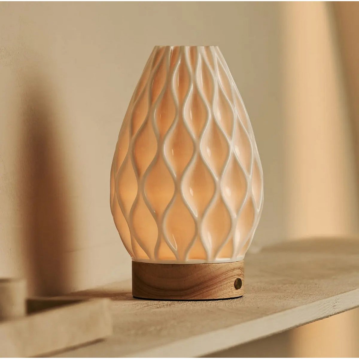 Vela Lichtbruine Oplaadbare Tafellamp – 3D-geprint porselein & warm hout
