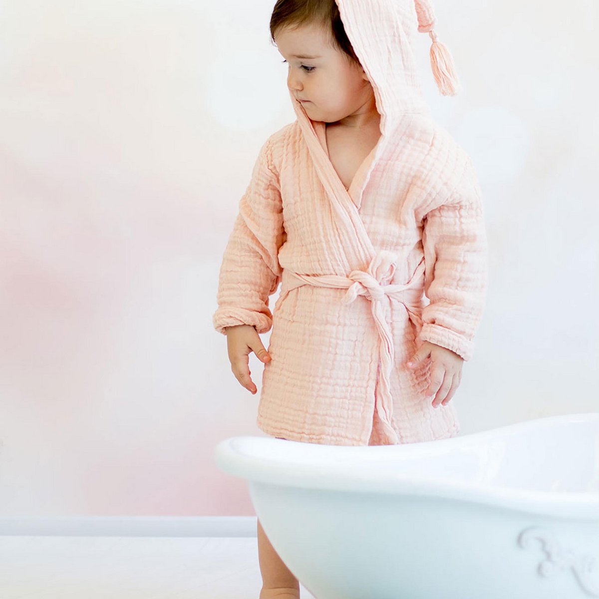 Biologische mousseline badjas met capuchon – zalm (1–2 jaar)