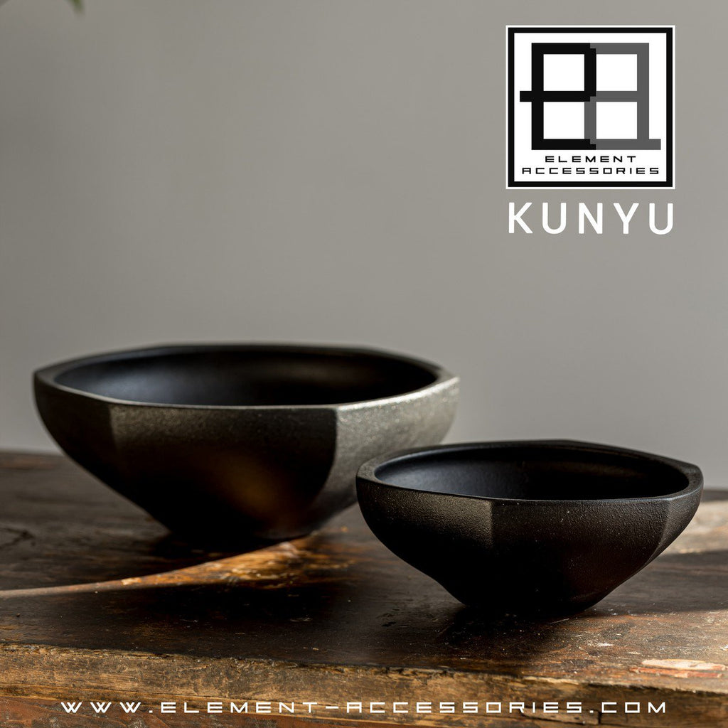 Designkom KUNYU 22 – Zwart | Geometrische Perfectie & Tactiel Design