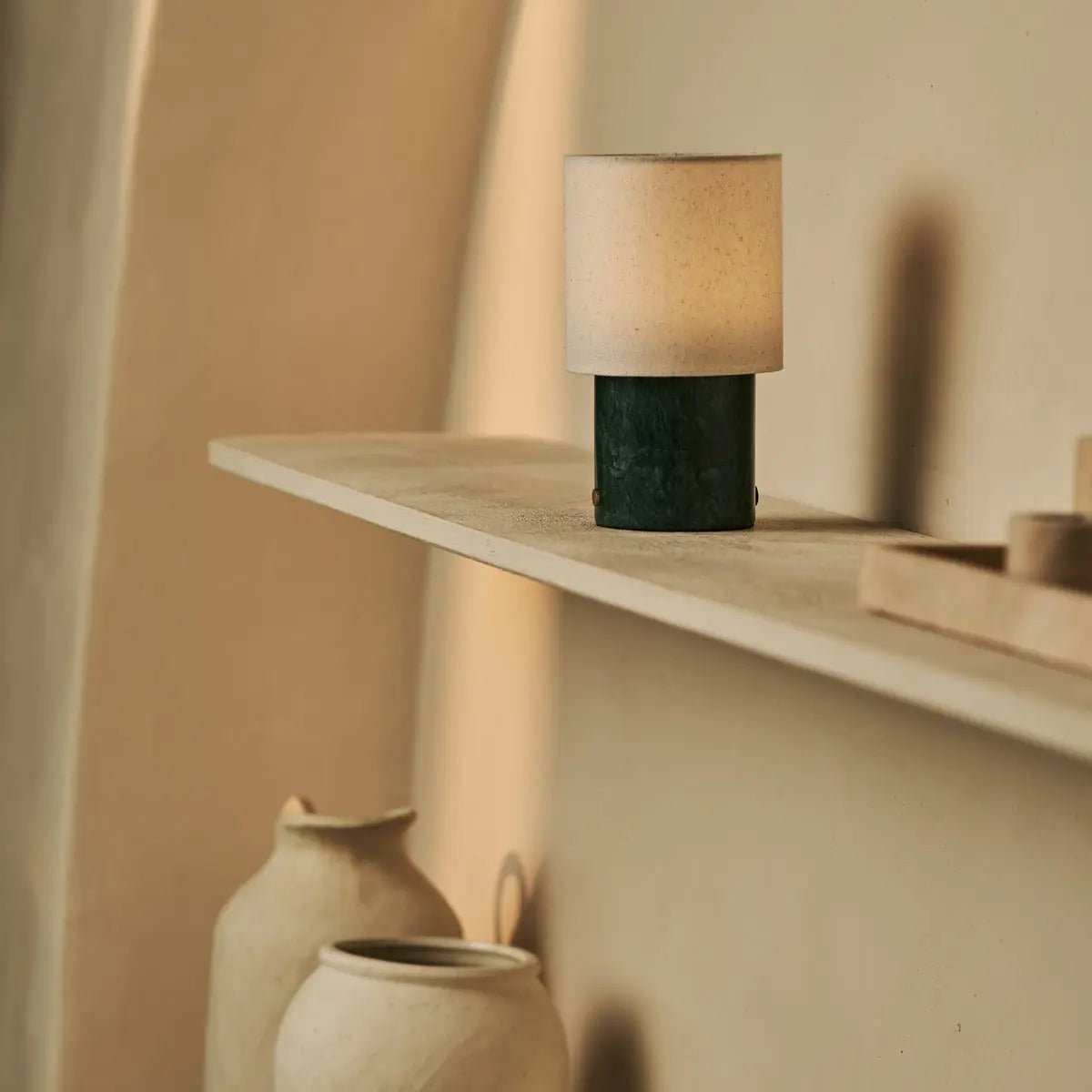 Dou Groen Oplaadbare Tafellamp – Verde Alpi marmer & zacht linnen