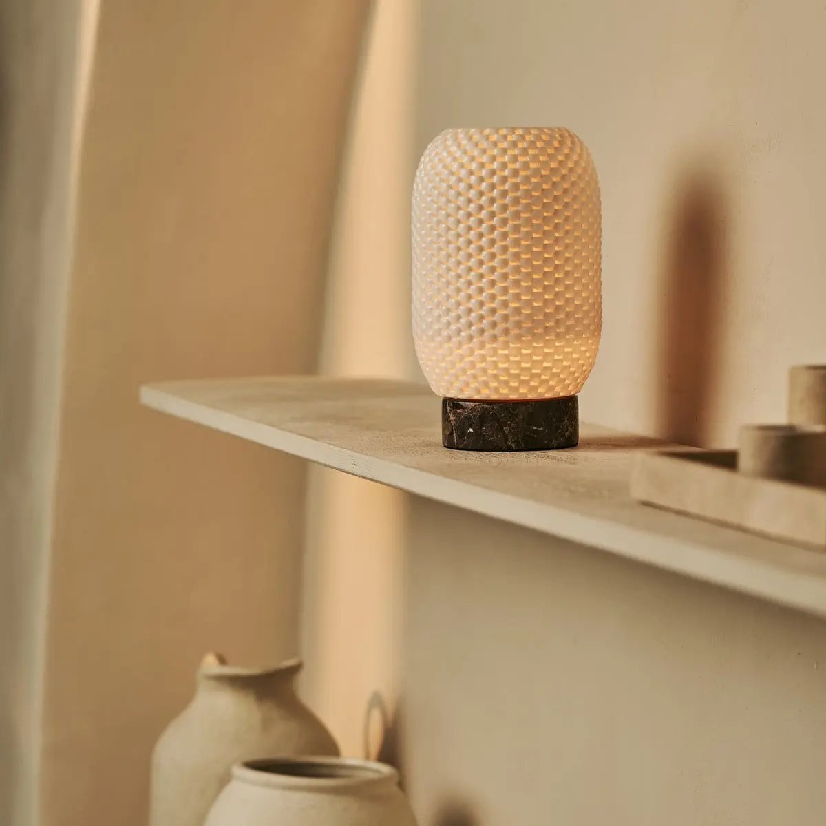 Aurora Donkerbruin Marmeren Snoerloze Tafellamp | 3D-geprint porselein, dimbaar & tot 100 uur batterijduur