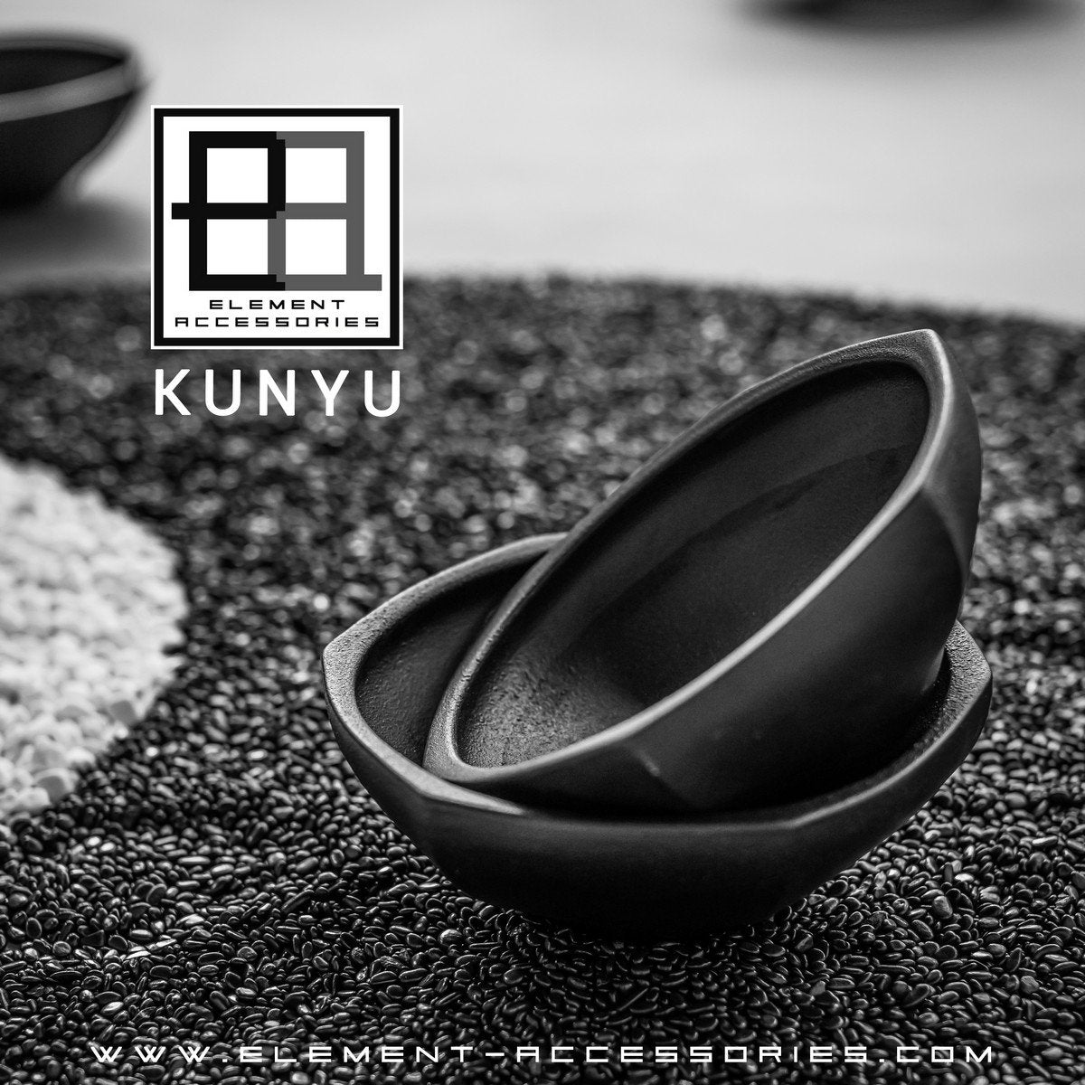Designkom KUNYU 22 – Zwart | Geometrische Perfectie & Tactiel Design