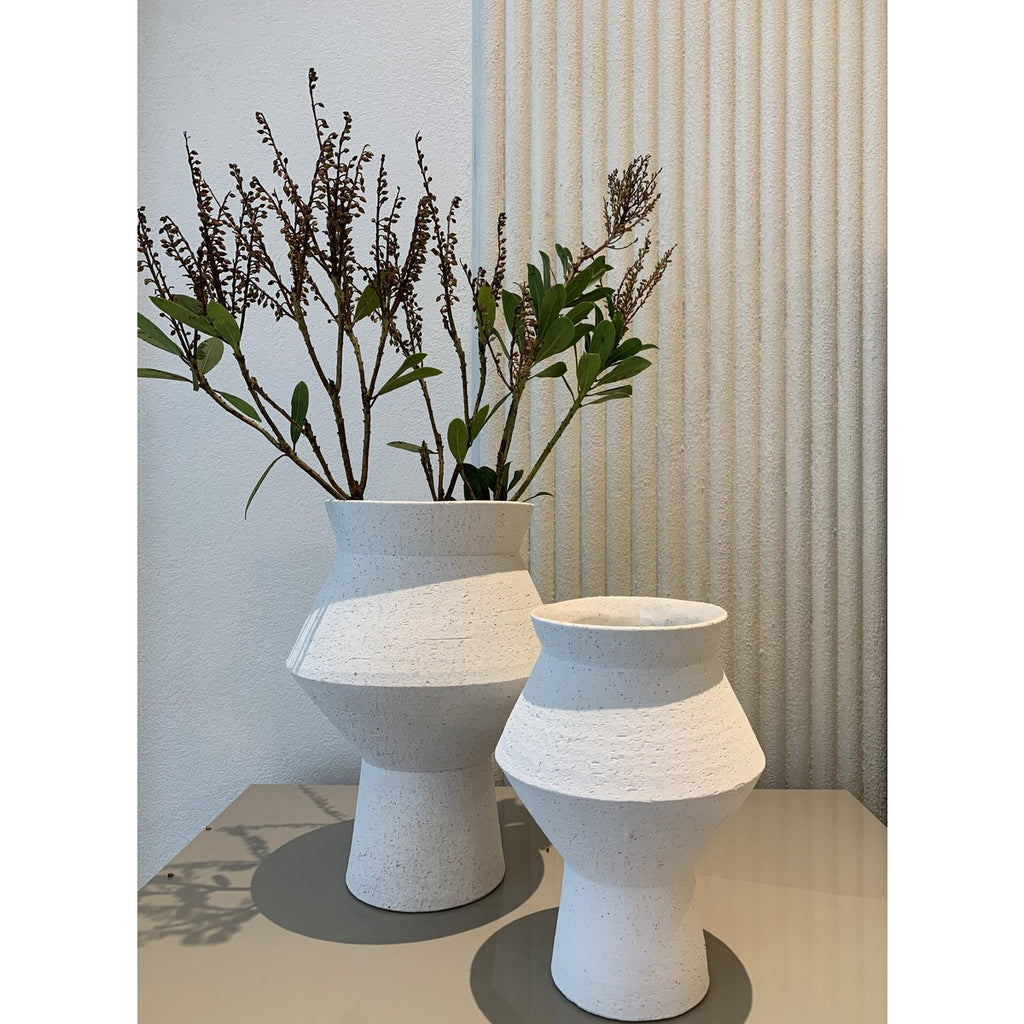 Designvaas CUZCO 20 – Wit met Spikkels | Sculpturaal & Tijdloos Keramiek