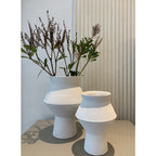 Designvaas CUZCO 20 – Wit met Spikkels | Sculpturaal & Tijdloos Keramiek