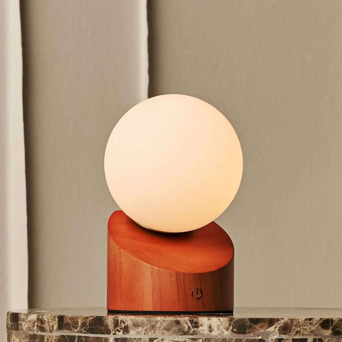 Morris Kastanjebruine Oplaadbare Lamp | Stijlvol, draadloos & duurzaam design