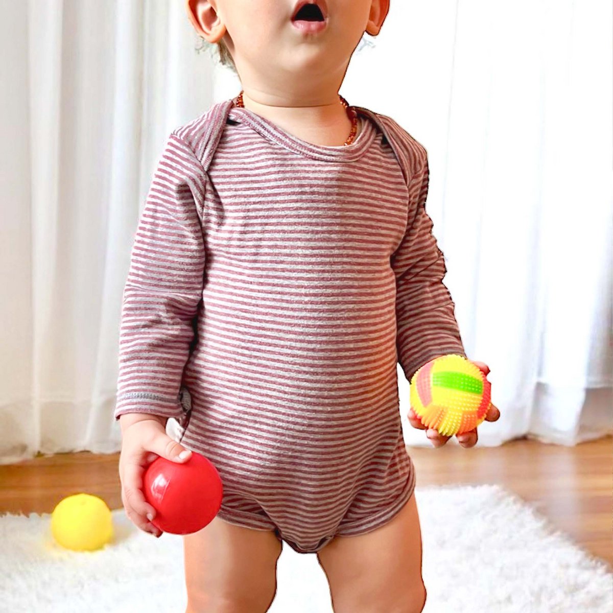 Biologische babyromper met lange mouwen – bordeaux gestreept