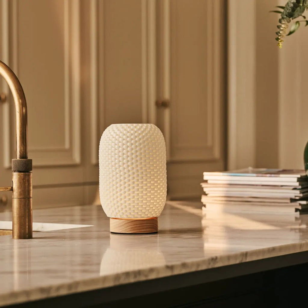 Aurora Lichtbruine Houten Snoerloze Tafellamp | 3D-geprint porselein, dimbaar & tot 100 uur batterijduur