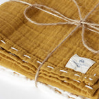 Biologische mousseline babydoeken – set van 2, mosterd (handgeborduurd)