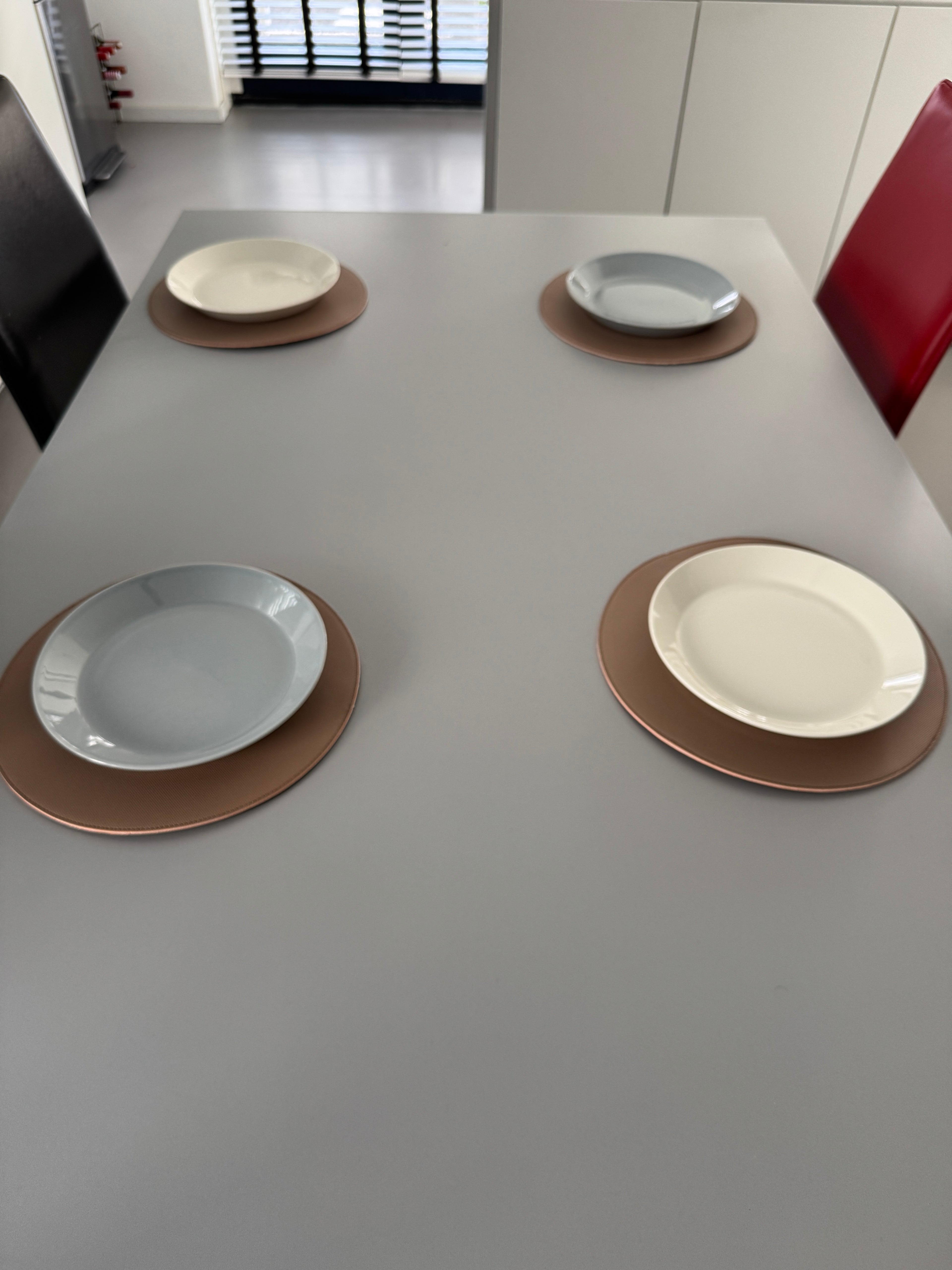 Ronde Placemat – Lichtbruin (28 cm, PU-leer)