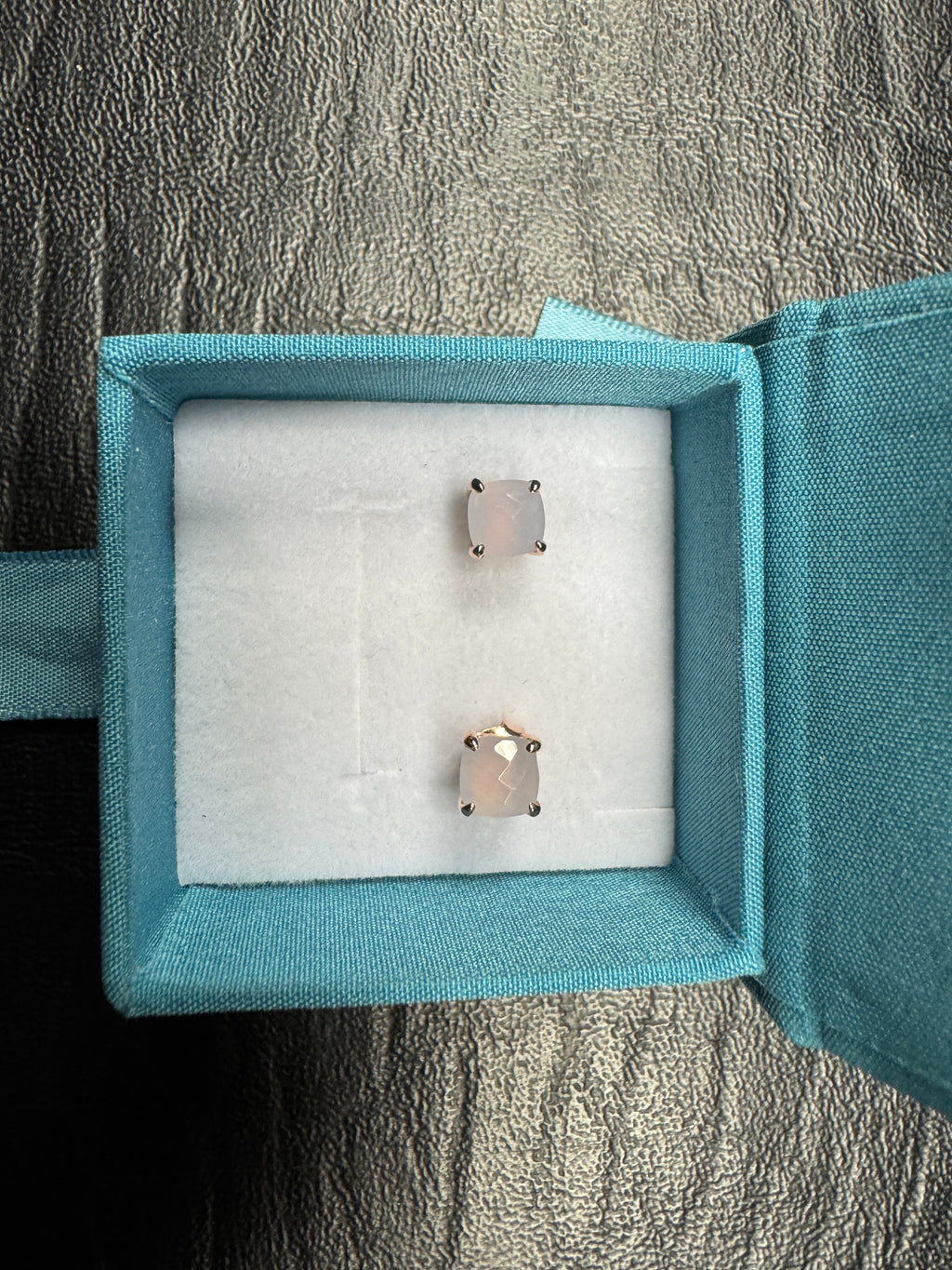 Ardhanarishvara oorbellen – Roséverguld zilver & blauwe chalcedoon