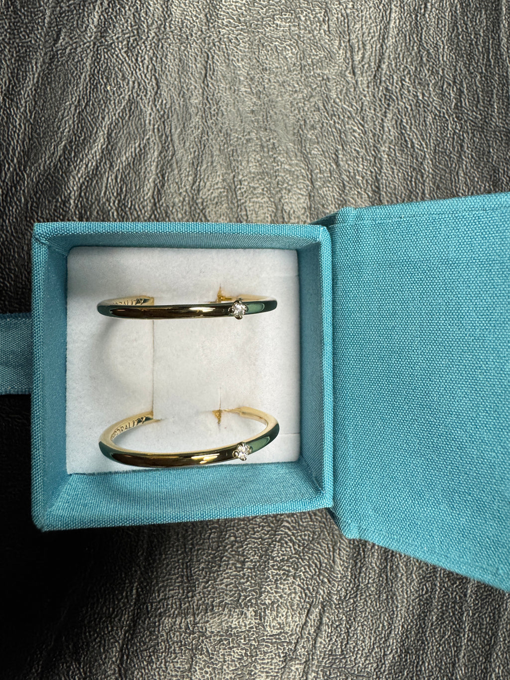 Gouden creolen met zirkonia – 28 mm