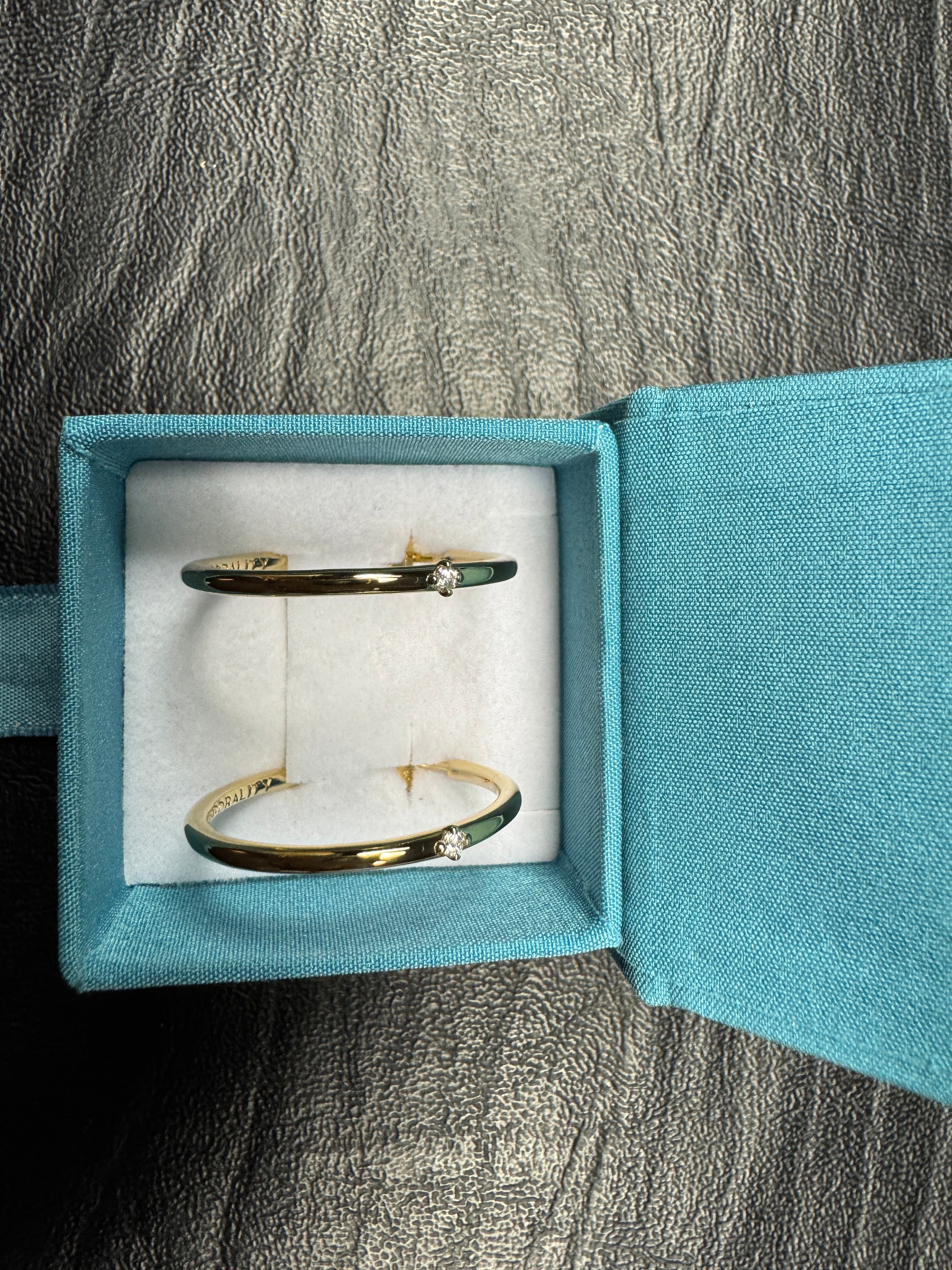 Gouden creolen met zirkonia – 28 mm