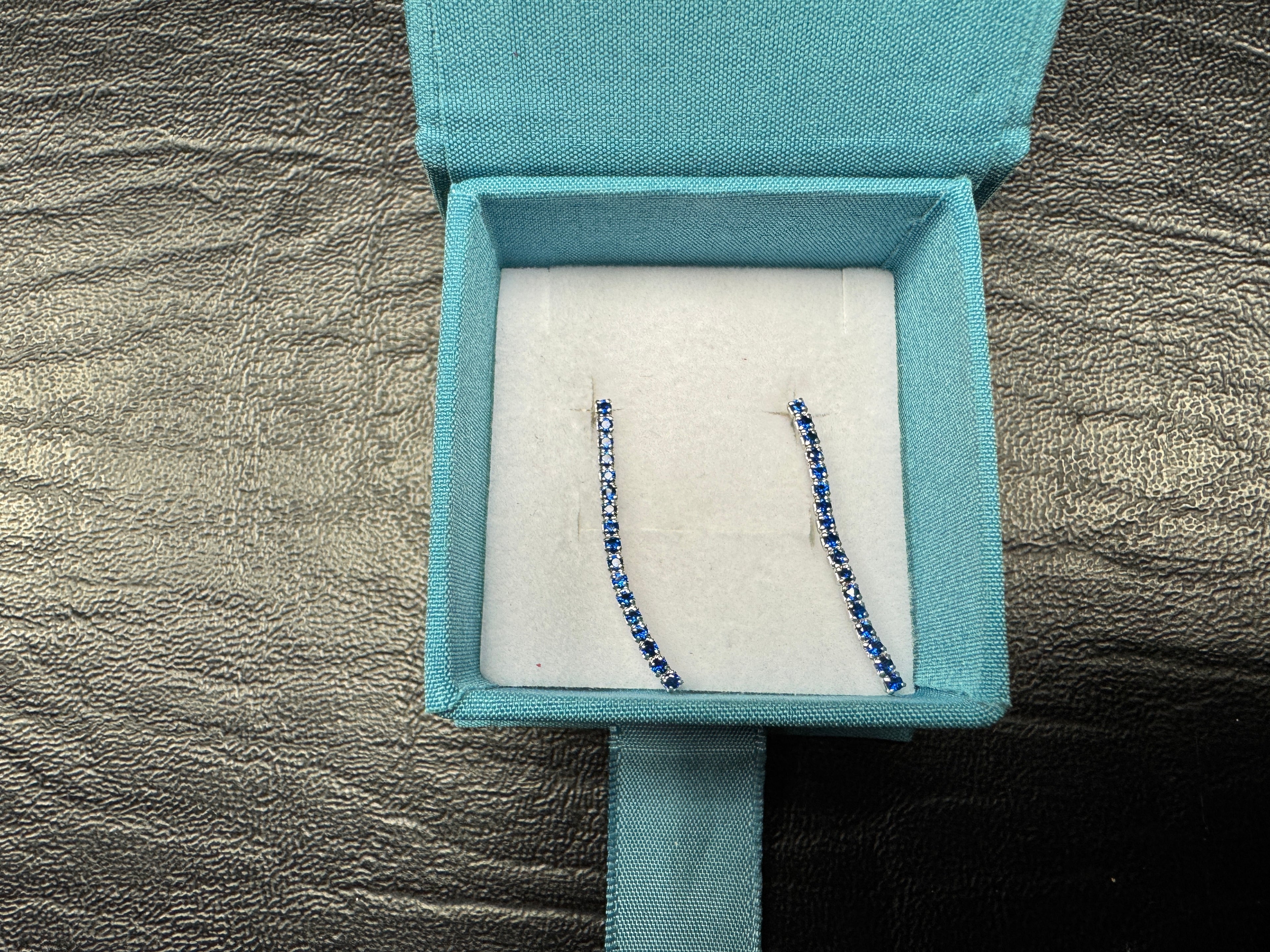 Cielo oorbellen – zilver met blauwe zirkonia