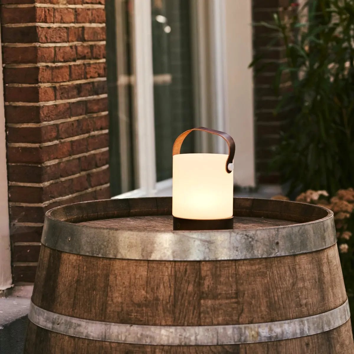 Avery Donkerbruine Oplaadbare Houten Tafellamp | Leren band, draadloos & dimbaar