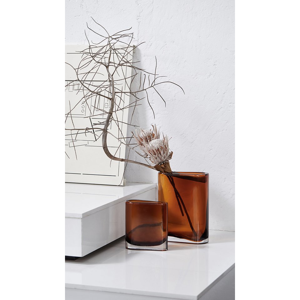 Luxe Designvaas BAD 20 – Amber | Sculpturaal Lichtspel in Dik Glas