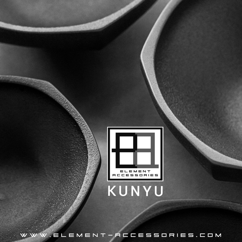 Designkom KUNYU 22 – Zwart | Geometrische Perfectie & Tactiel Design