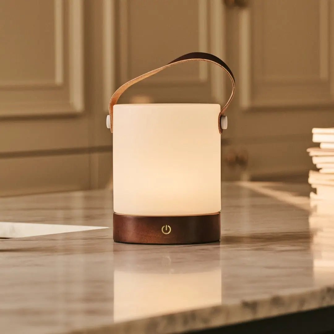 Avery Donkerbruine Oplaadbare Houten Tafellamp | Leren band, draadloos & dimbaar