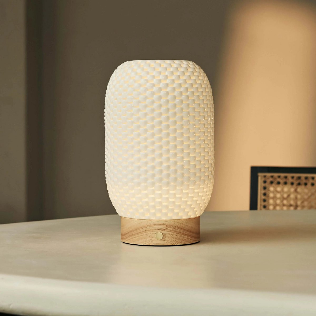 Aurora Lichtbruine Houten Snoerloze Tafellamp | 3D-geprint porselein, dimbaar & tot 100 uur batterijduur