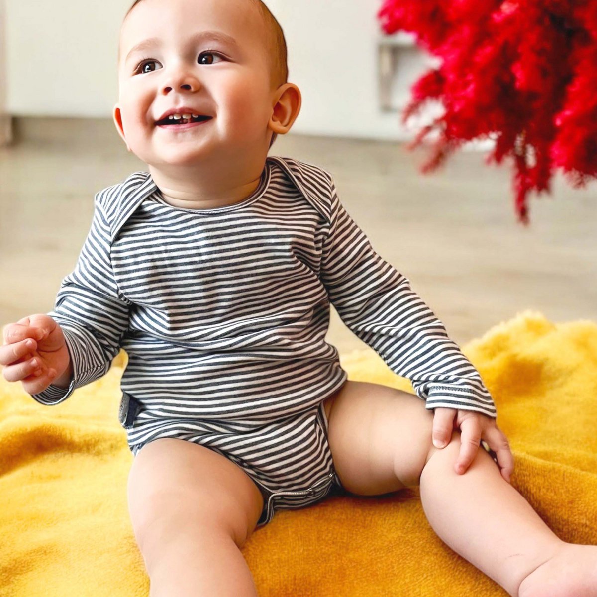 Biologische babyromper met lange mouwen – indigo gestreept