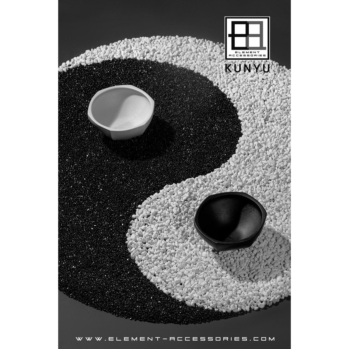 Designkom KUNYU 22 – Zwart | Geometrische Perfectie & Tactiel Design
