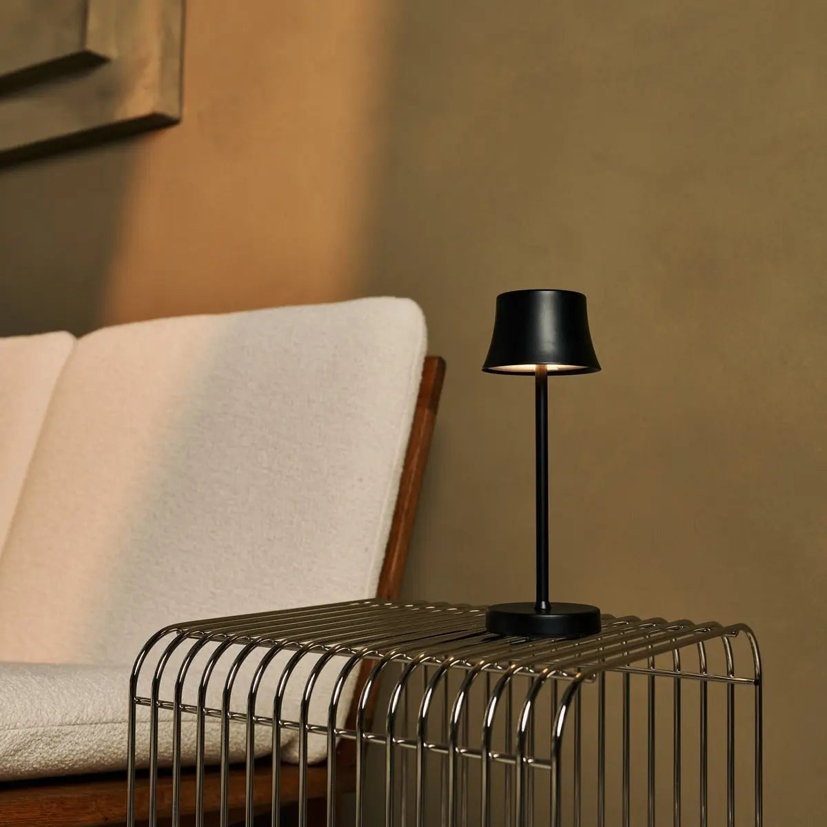 Professionele Combiset – 8 Zwarte Tafellampen met Oplaadstation