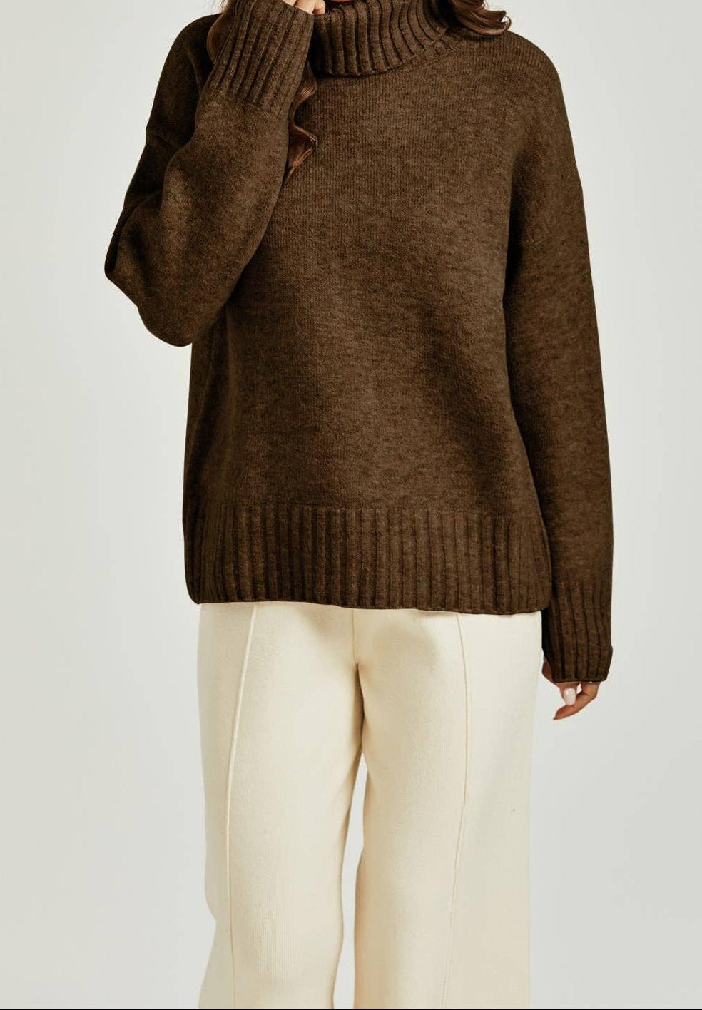 Verfijnde damestrui met hoge hals – Bruin wolmix