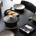 Servethouder – Staal met Leren Detail (Zwart)