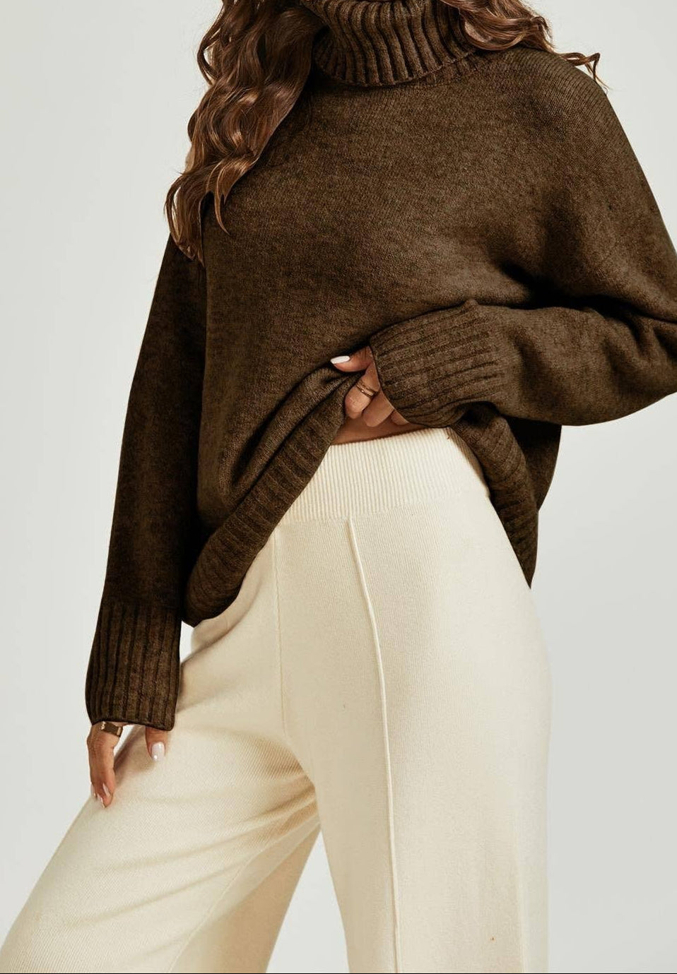 Verfijnde damestrui met hoge hals – Bruin wolmix
