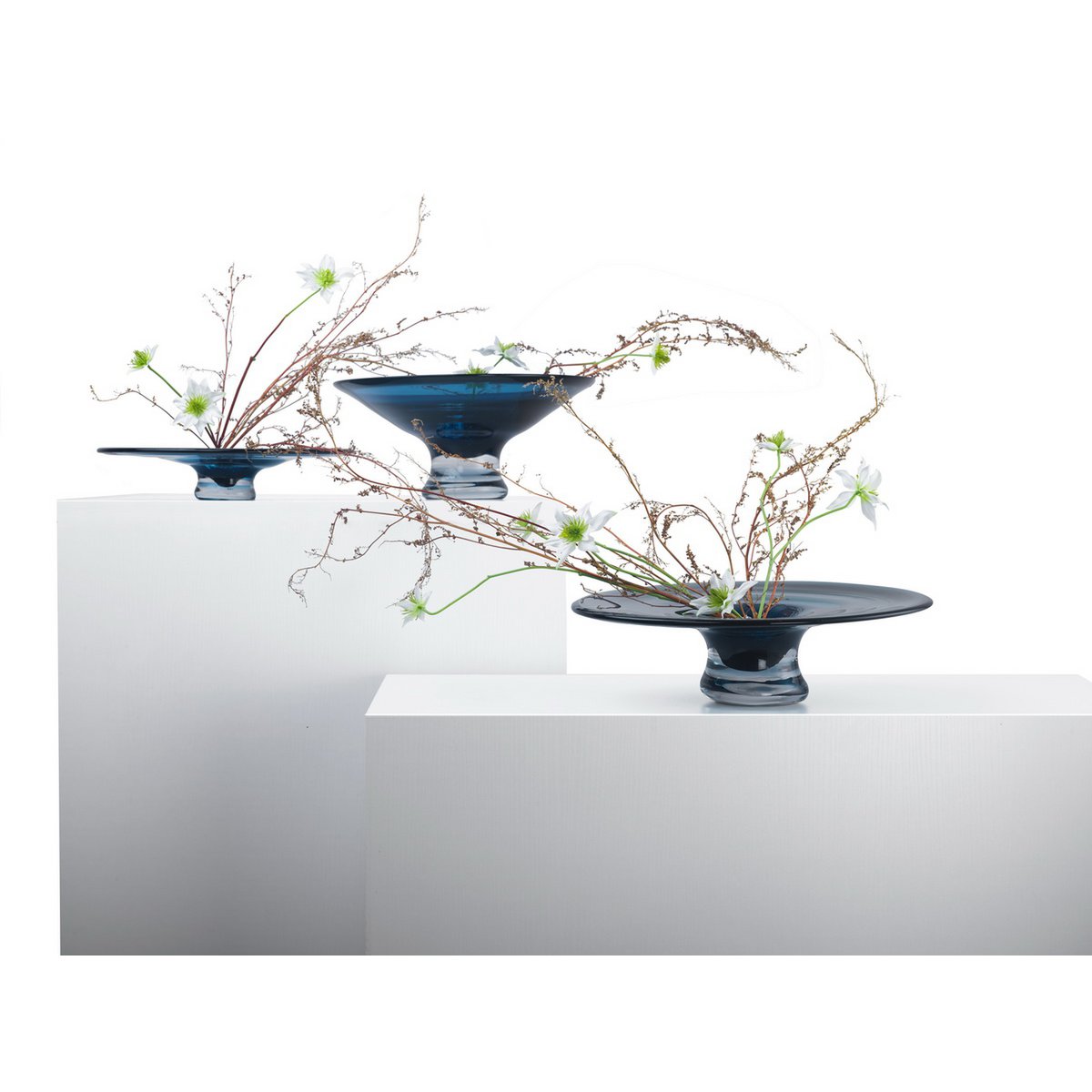 ALA 10 IB – Luxe Glazen Schaal in Inktblauw | Sculpturaal & Indrukwekkend Design