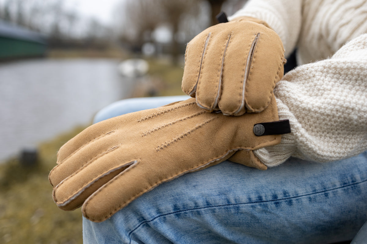 Herenhandschoenen van Lamsvacht – Suède & Wol | Camel & Zwart