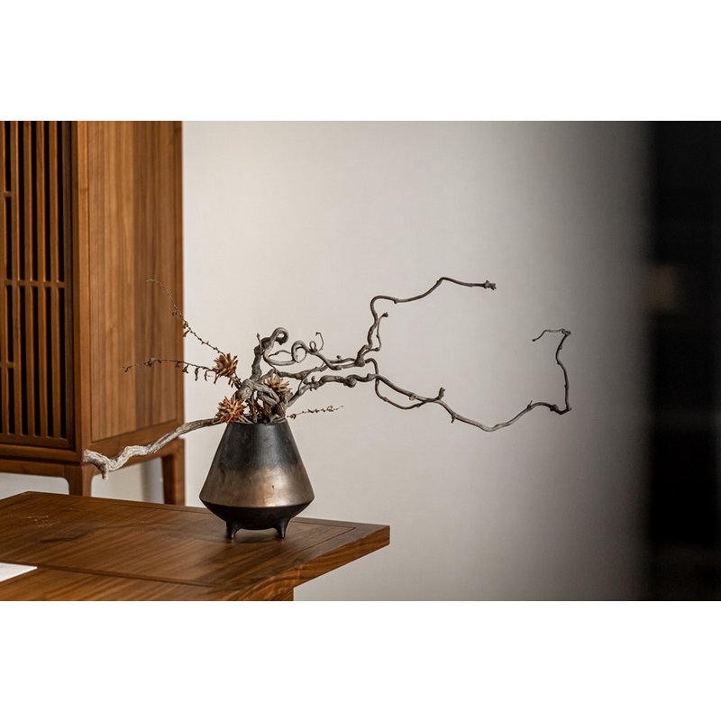 Designvaas OTARU 20 – Brons naar Zwart | Modern Chinees Erfgoed & Sculpturaal Design