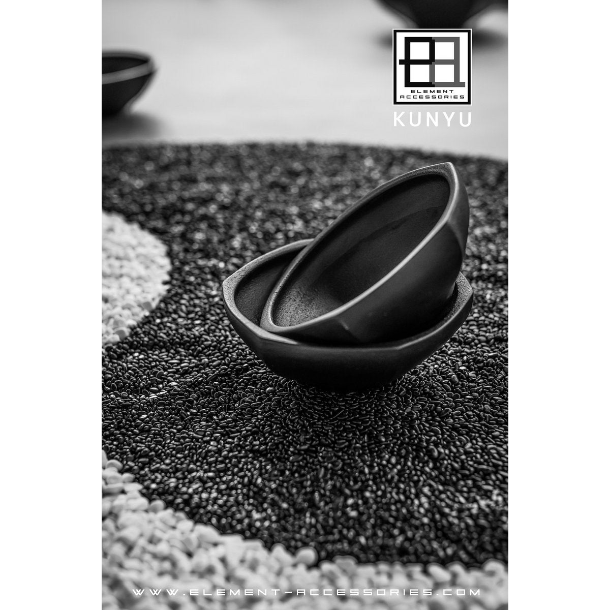 Designkom KUNYU 22 – Zwart | Geometrische Perfectie & Tactiel Design