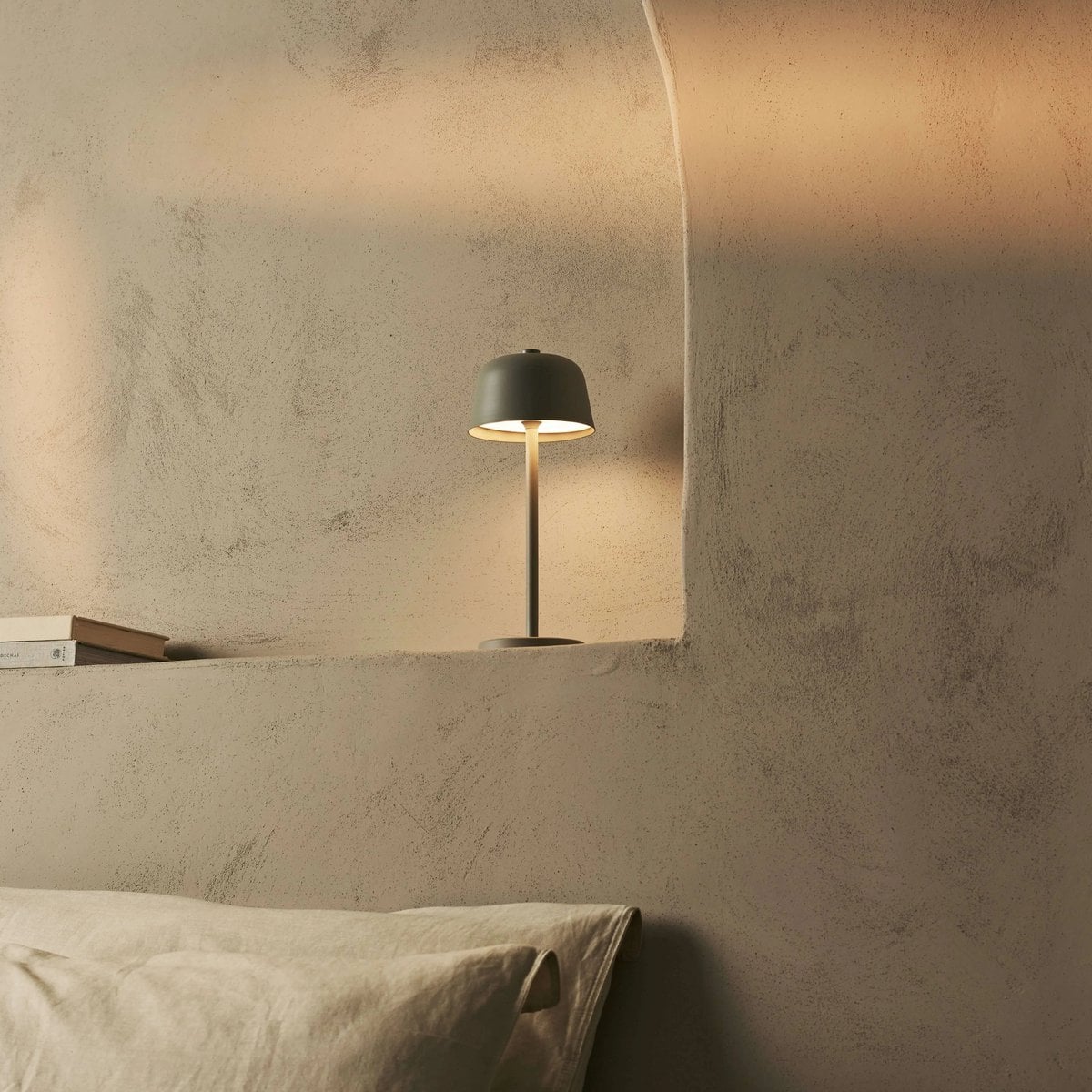 Anton Shadow Gray Oplaadbare Tafellamp – Tijdloos en draadloos design