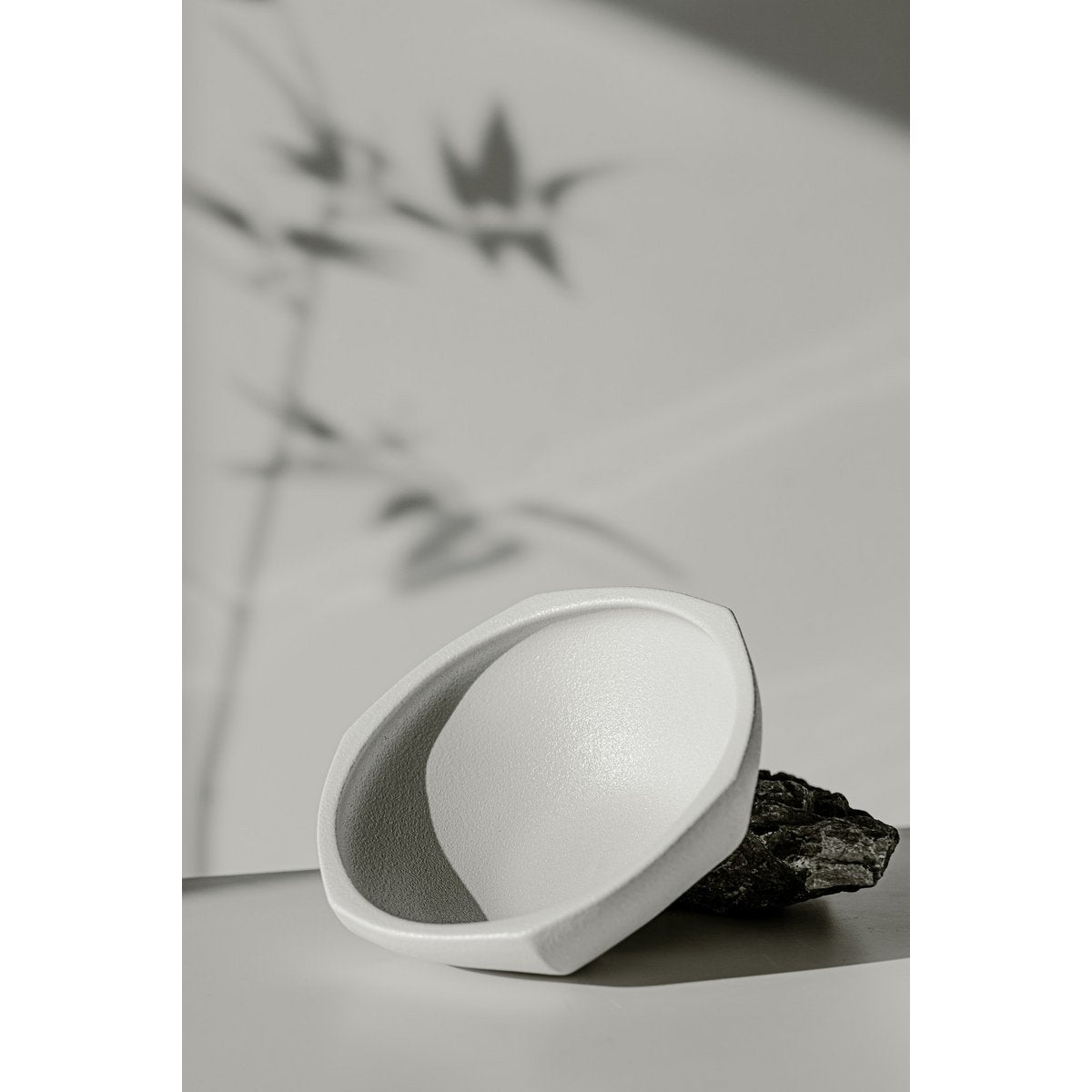 Designkom KUNYU 30 – Wit | Geometrische Perfectie & Tactiel Design