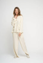 Luxe Silky Loungewear Set maat M – Hope Shirt Silky & Sea Pants Silky van moshi moshi mind